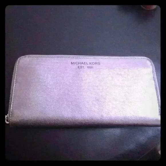 Michael Kors wallet authentic - Picture 1 of 4